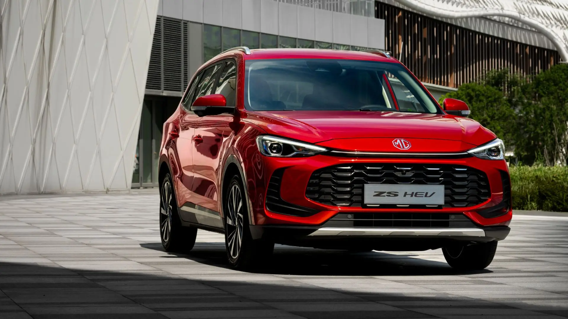 Voitures chinoises exposées sur le marché automobile européen illustrant la croissance des ventes en 2025