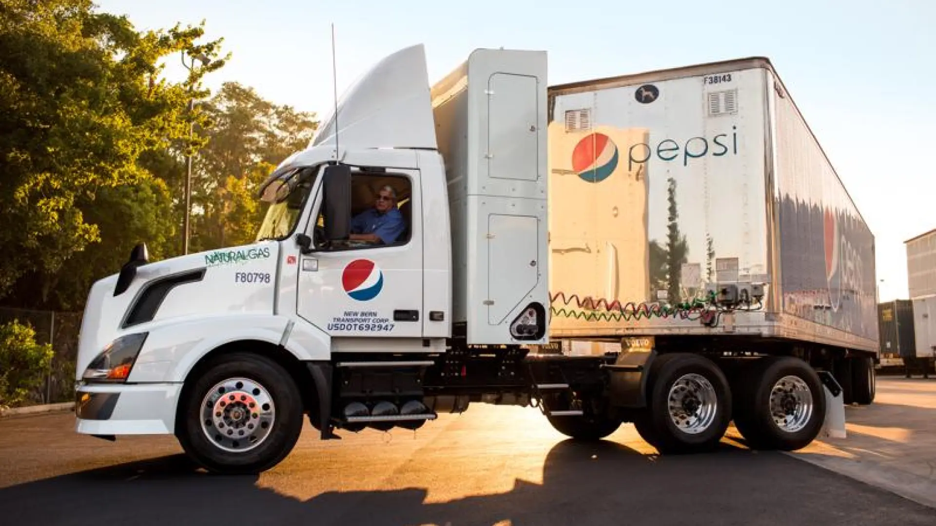 Camion PepsiCo converti à l'électrique en circulation sur une route en Inde