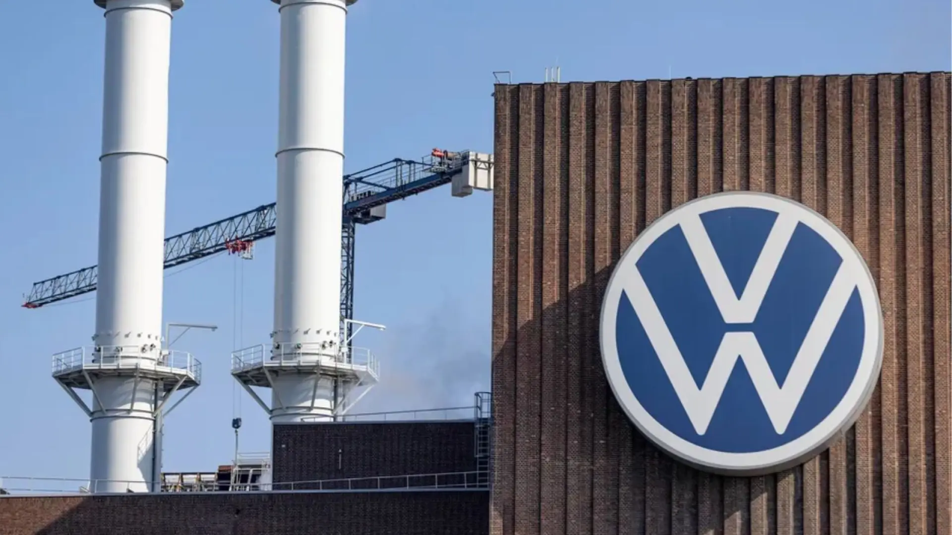 Deux ingénieurs en garde à vue pour délit d'initié lié à l'alliance Volkswagen-Rivian de 5 milliards