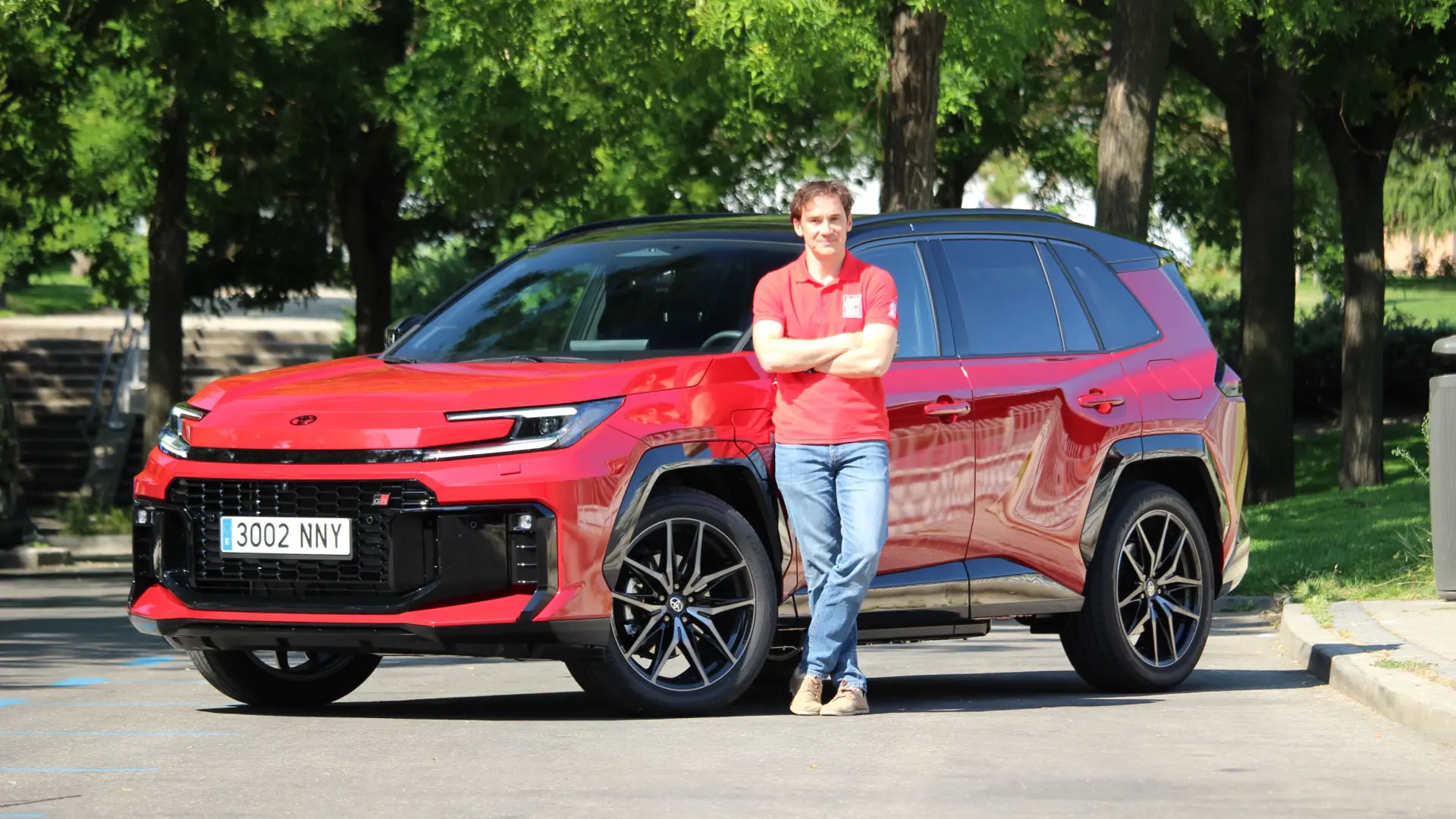 Toyota RAV4 PHEV 2026 : 304 chevaux et 100 km d'autonomie électrique pour ce SUV hybride rechargeable