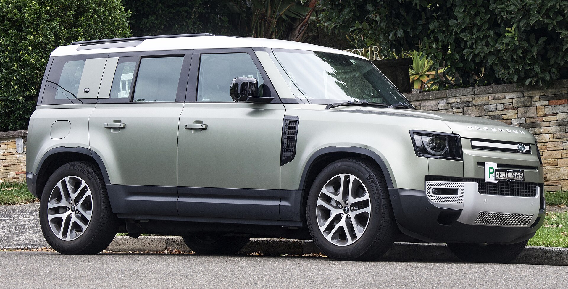 Land Rover Defender 110