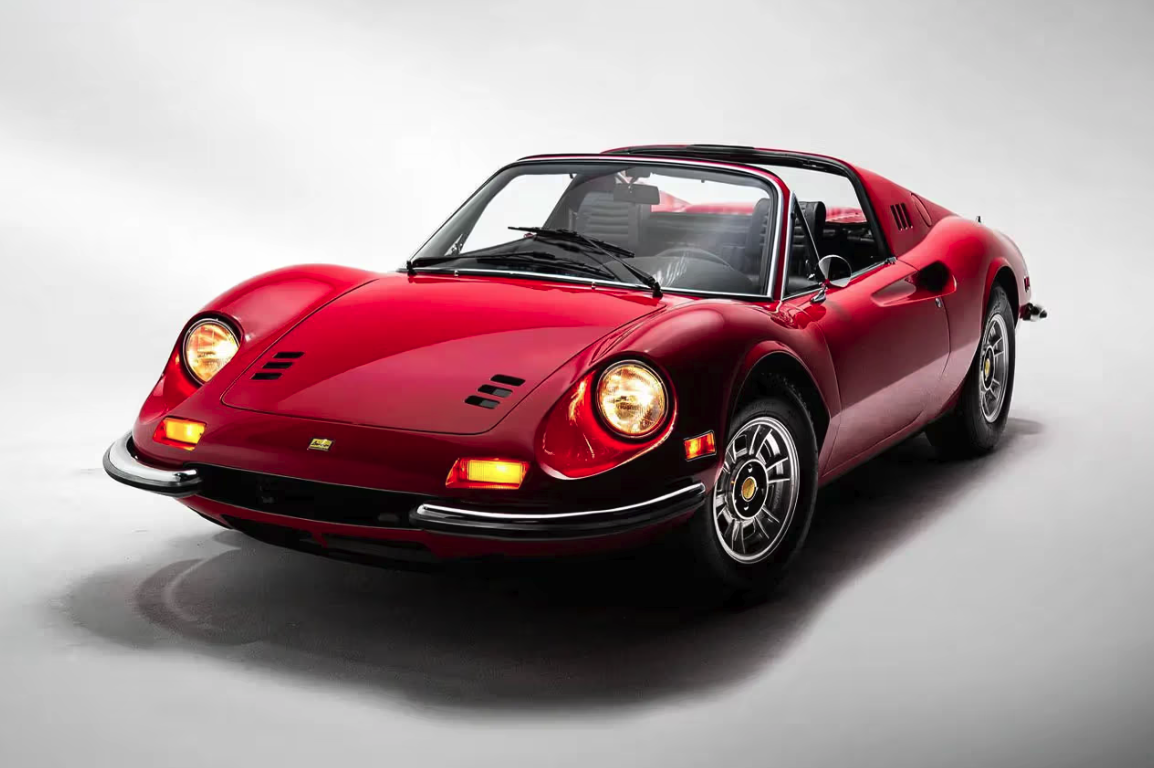 La Ferrari Dino 246 GTS di Cher del 1972 venduta all’asta per 500.000 dollari